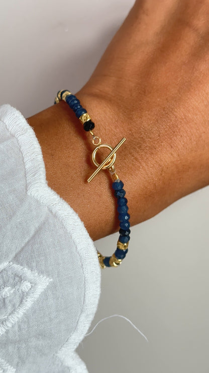 Bracciale blu e sassolini puntellati gold